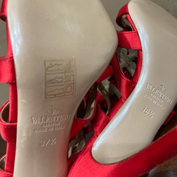 Valentino Garavani Red Satin Strappy Bow Heels, MISMATE, Right 7.5, Left 6.5 - Picture 7 of 13